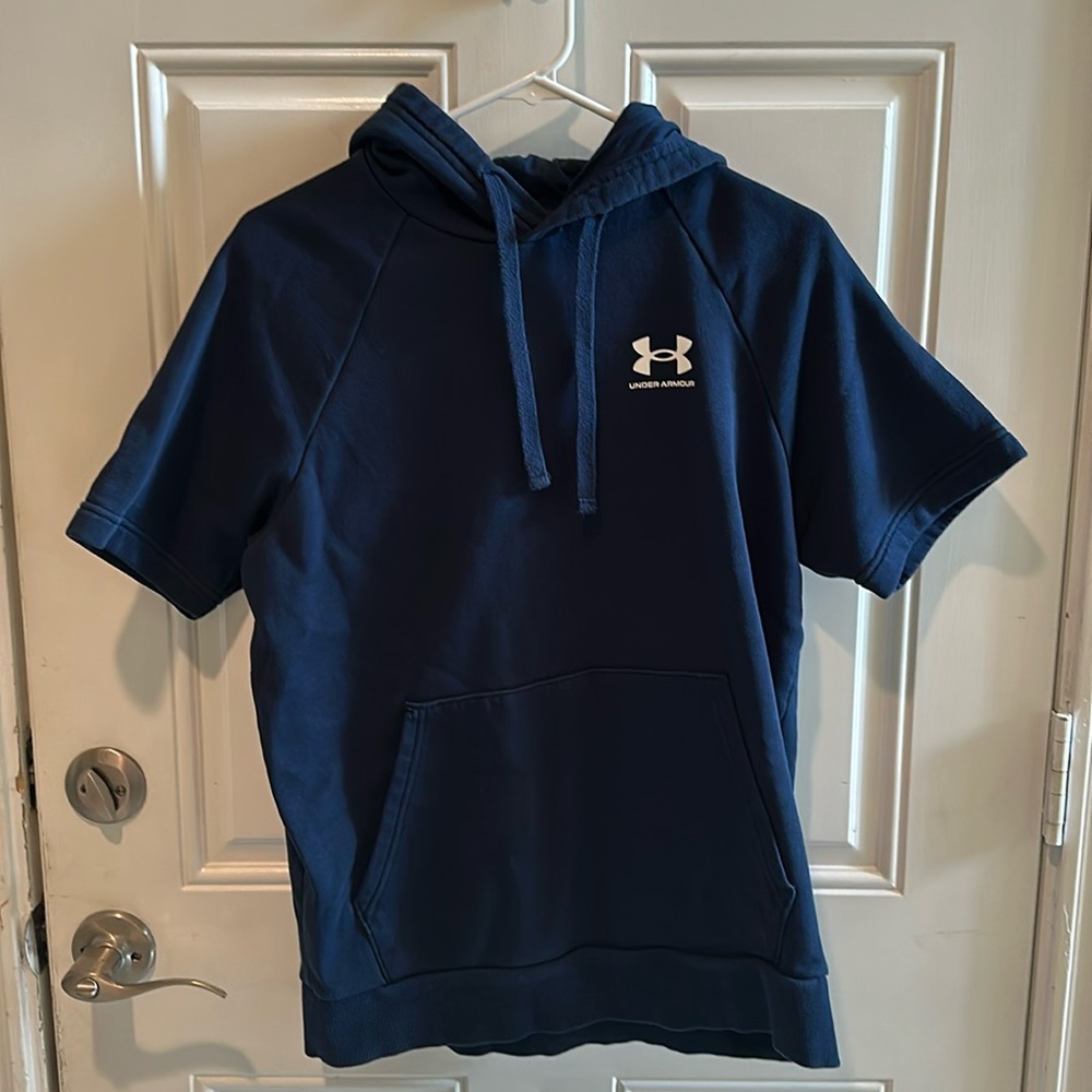 Short sleeved hoodie sweatshirt. Adult men’s size small. Used great condition.